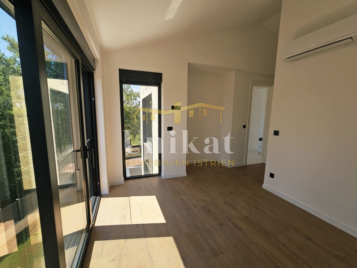 Moderna novogradnja z bazenom blizu Poreča